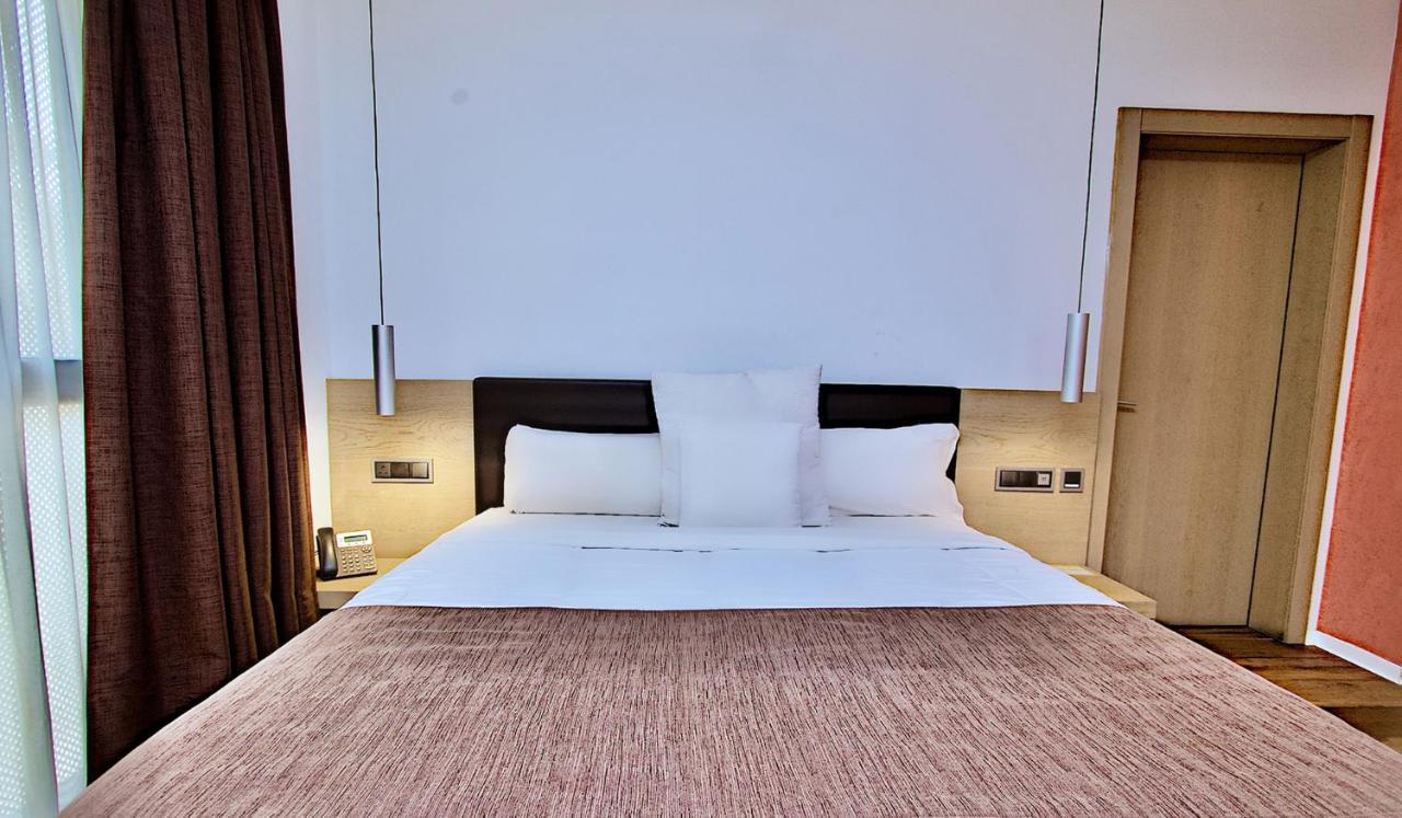 Sv Chrome Hotel Abuja Kültér fotó
