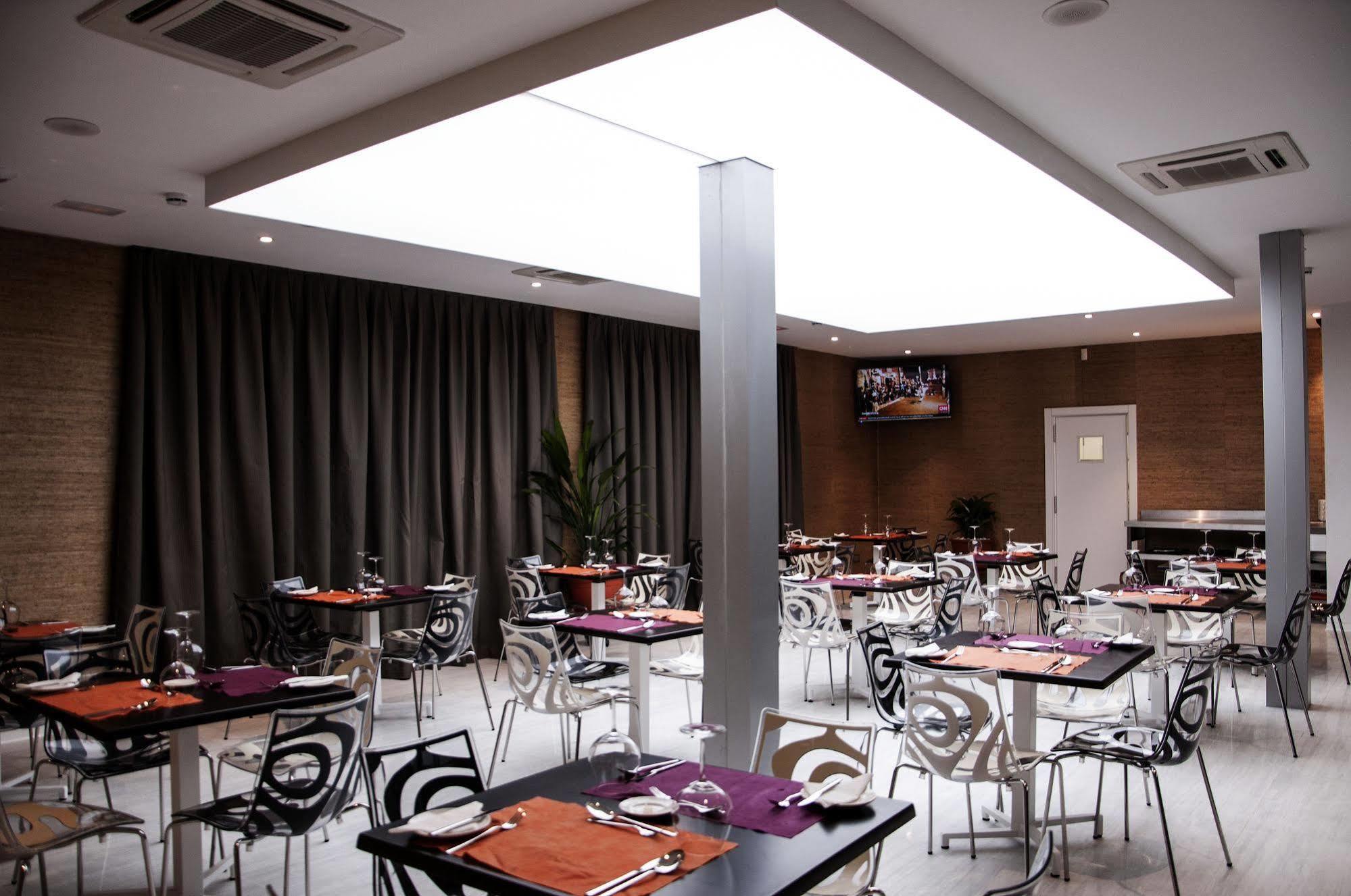 Sv Chrome Hotel Abuja Kültér fotó