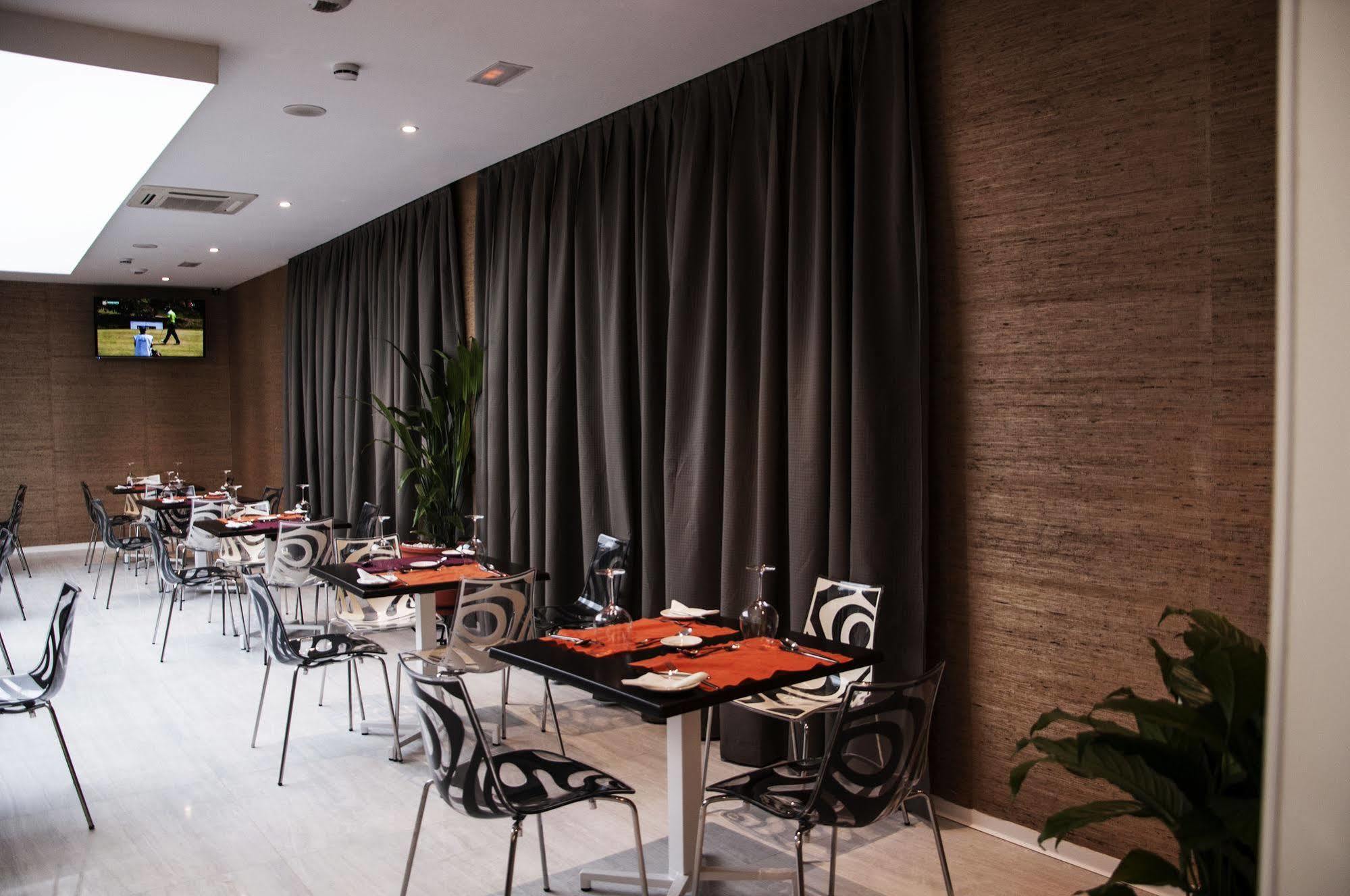 Sv Chrome Hotel Abuja Kültér fotó