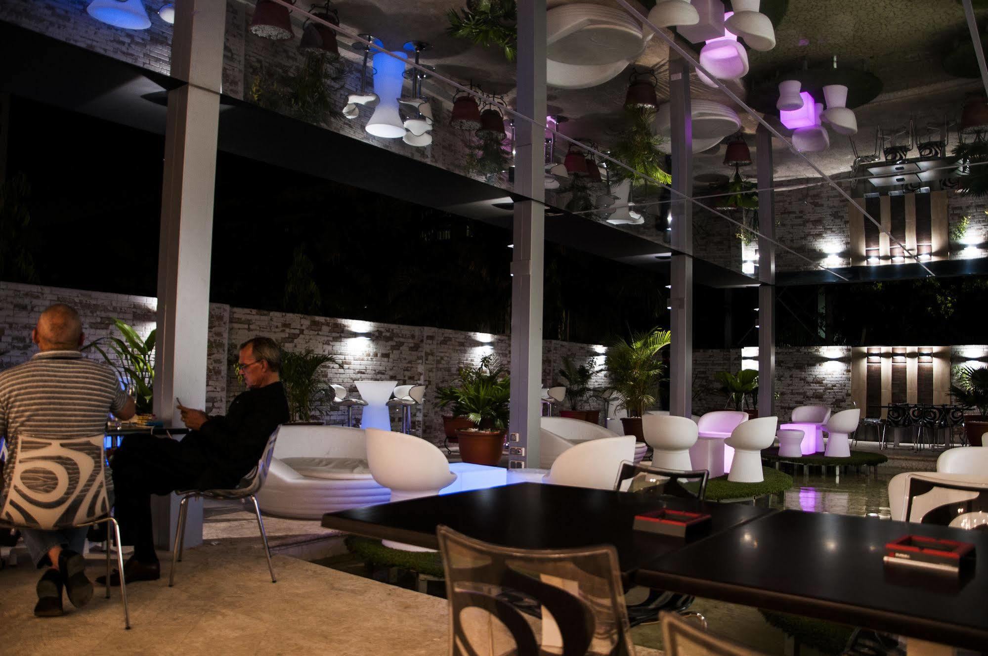 Sv Chrome Hotel Abuja Kültér fotó